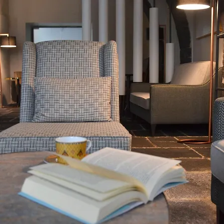 ドゥ コレヒオ ホテル 4*