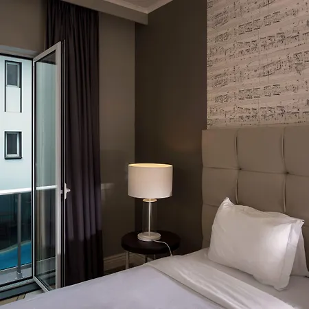 ドゥ コレヒオ 4*