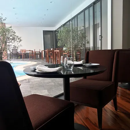 ドゥ コレヒオ 4*